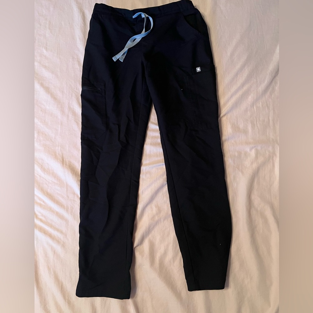 FIGS black scrub set